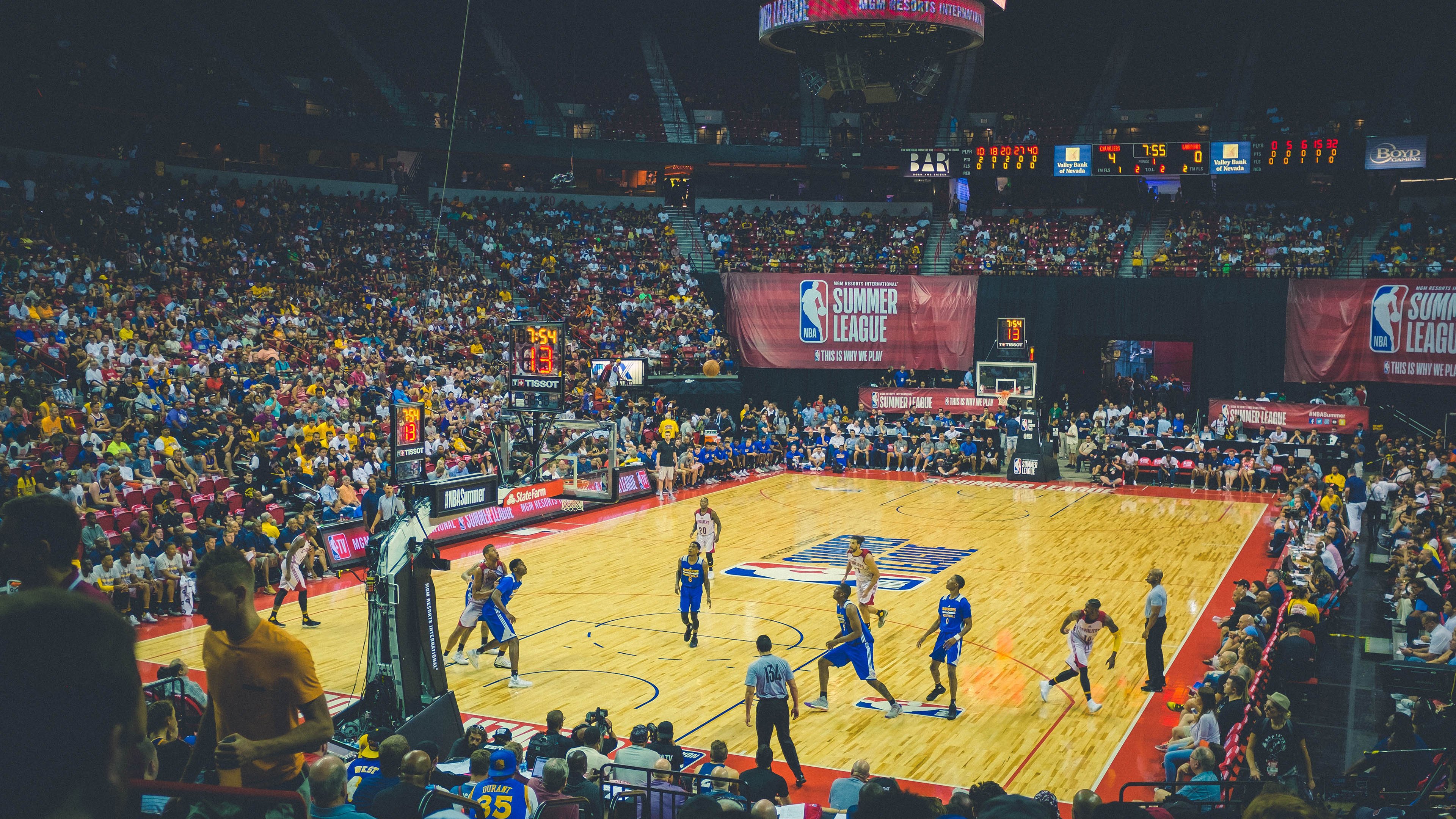 高强度训练背后的团队协作,进行高强度训练